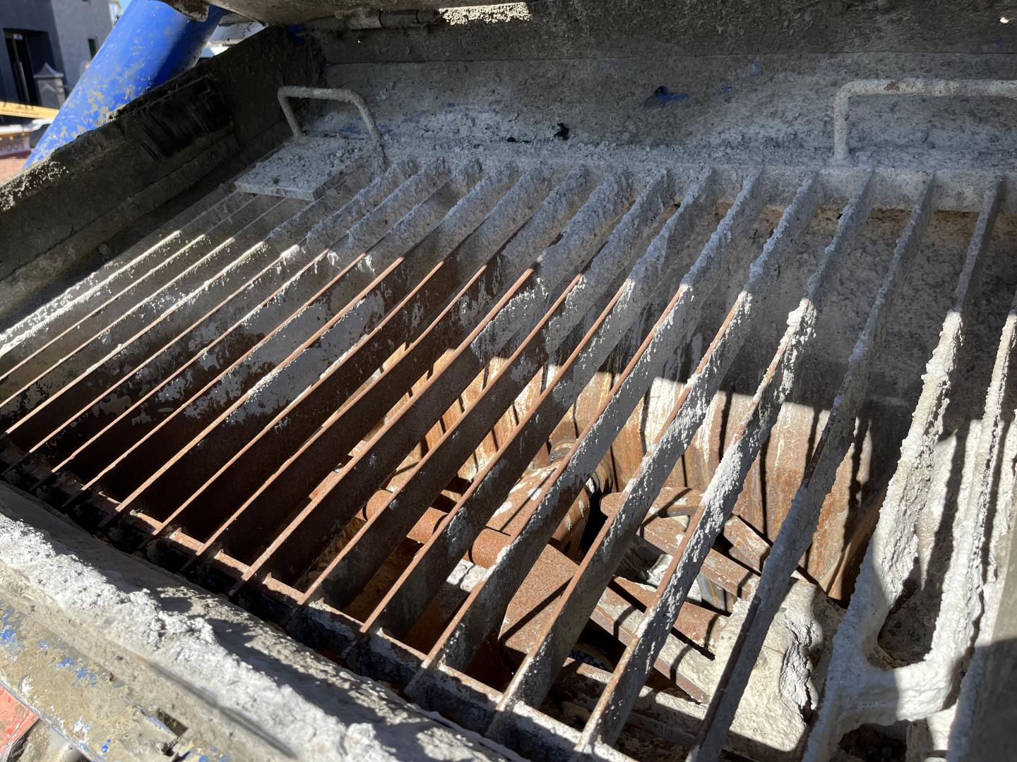 ./imagenes/INVOICE/2019/18014/AMION MAC 242 CON BOMBA DE CONCRETO PUTZMEISTER Z (18).JPG